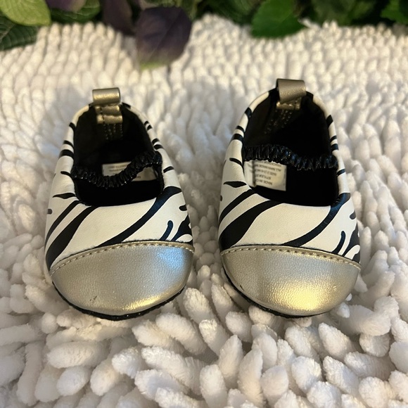 Zebra Print Baby Slippers Size 2 - 3-6 months - Picture 2 of 8